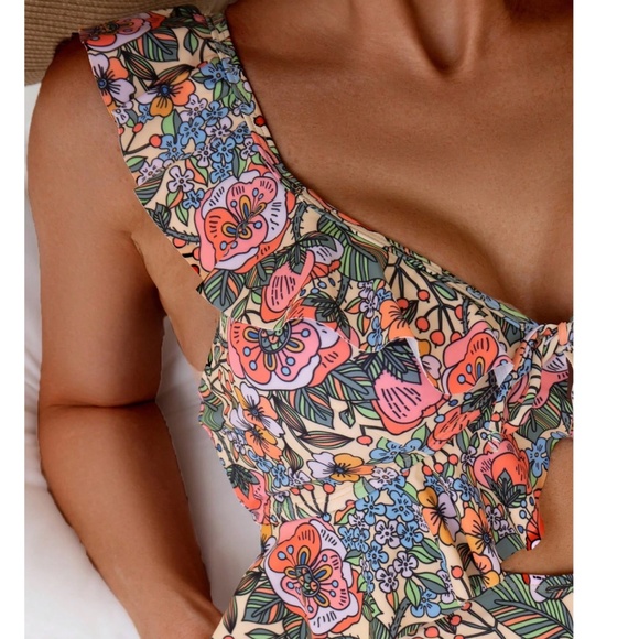 Boho Floral Print Ruffle Detail Cut out Monokini One Piece Swimsuit - Picture 4 of 4